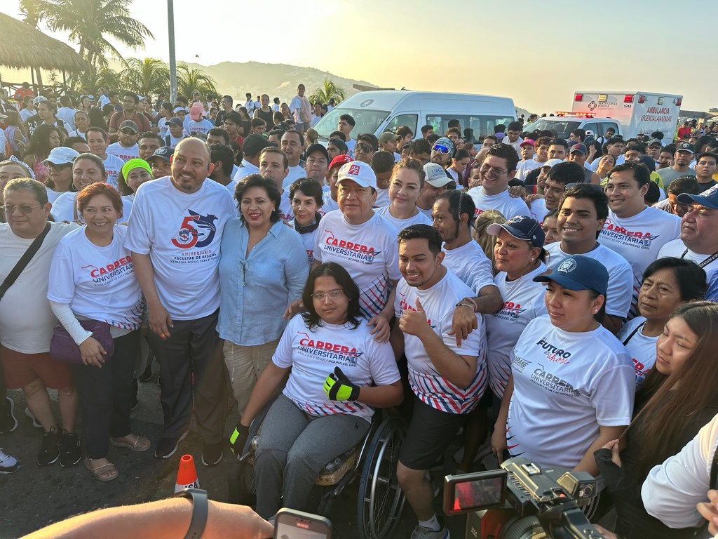 Más de 3500 ciudadanos participan en la Carrera Universitaria por el 50 aniversario de la Facultad de Medicina de la&nbsp;UAGRO