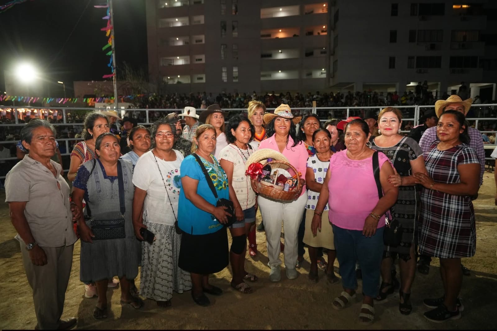 Jaripeo y música coronan ante miles el cierre del Jolgorio Acapulqueño convocado por Abelina López